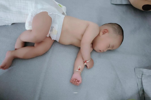 达州宝宝积食发烧怎么处理